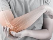 7 hábitos que se notan en sus huesos