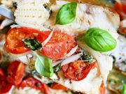 Abadejo con salsa de tomate y cebollas