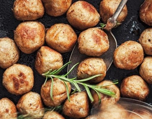 Albóndigas de Pollo Estilo Húngaro