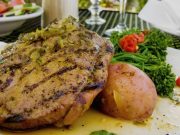 Bifecitos de peceto con papas crocantes