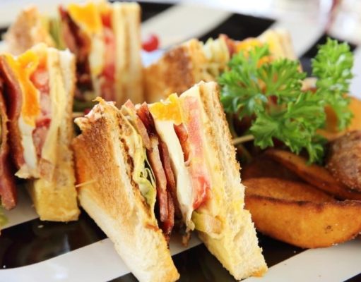 Club sándwich de pollo