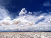 De viaje a Salinas Grandes: ese cielo caído que mira para arriba