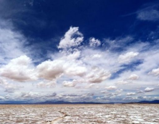 De viaje a Salinas Grandes: ese cielo caído que mira para arriba