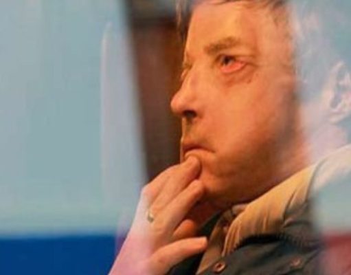 El hombre en el espejo