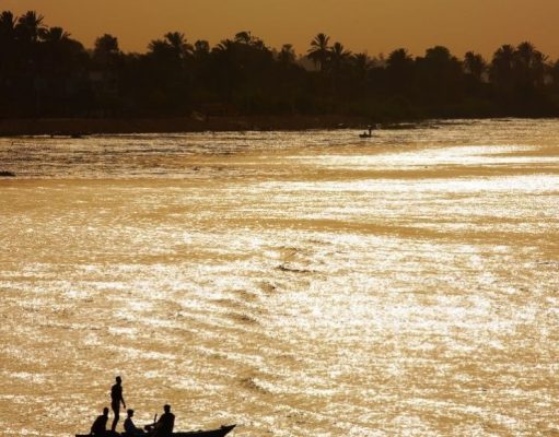 En balsa por el Nilo