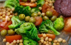 Ensalada de arroz con brócoli y salame Sabor de Casa