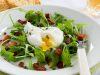 Ensalada de escarola con huevos poché y panceta Sabor de Casa