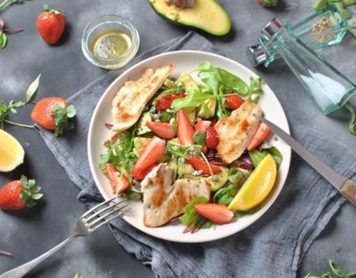 Ensalada de Pollo Asado y Vegetales con Manteca a la Menta