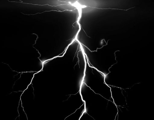 Esto es lo que pasa cuando cae un rayo… ¡Impresionante! Cae un rayo