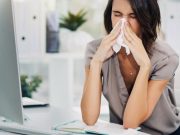 Estoy resfriado, ¿debo tomarme el día o ir a la oficina?