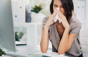 Estoy resfriado, ¿debo tomarme el día o ir a la oficina? Revista Selecciones