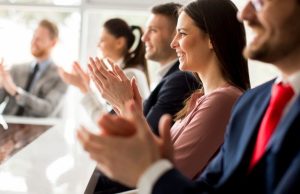 La extraña historia de cómo surgió el aplauso historia-del-aplauso-1880-mainImage-0