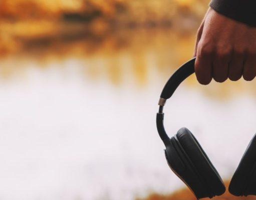 Conozca los riesgos de pasar mucho tiempo con auriculares