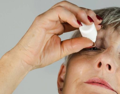 ¿Qué causa tener ojos secos?