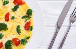 Omelette de brócoli, tomate y queso Revista Selecciones