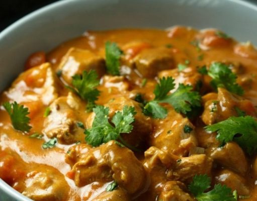 Pollo y vegetales al curry