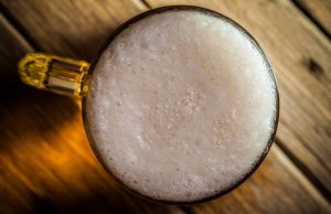 ¿Por qué la espuma de la cerveza es blanca? Revista Selecciones