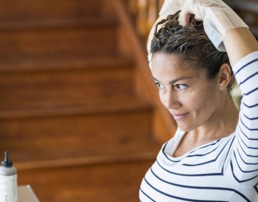 ¿Por qué nos salen canas en el pelo?