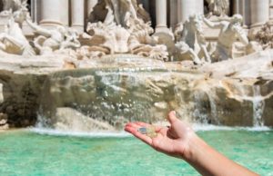 ¿Por qué se tiran monedas a las fuentes para pedir un deseo? por-que-se-tiran-monedas-a-las-fuentes-para-pedir-un-deseo-1285-mainImage-0