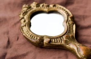 ¿Romper un espejo trae 7 años de mala suerte? Espejo de mano