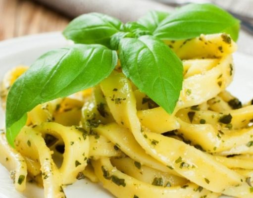 Tagliatelle a la crema de albahaca