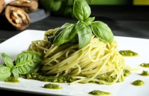 ¡A lucirse en la cocina! Deliciosos tallarines con pesto Revista Selecciones