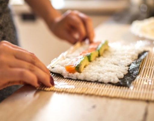 Aprenda a preparar rollos de Sushi