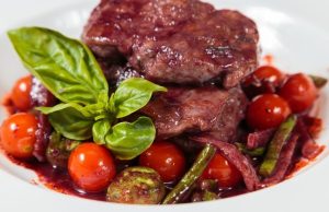 Bife de chorizo con costra de tomates y hierbas Revista Selecciones