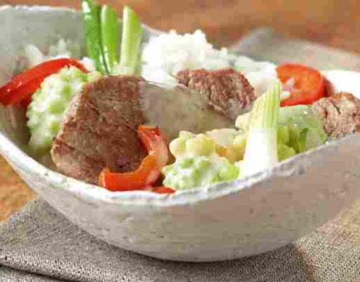 Bifes de cerdo en salsa de maní