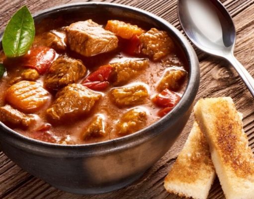 ¿Cómo preparar un riquísimo goulash a la húngara?