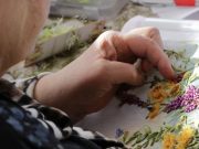 Cuarentena: 4 cosas que puede hacer para cuidar a sus padres mayores