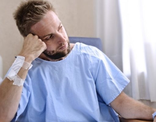 Curiosidades: ¿Por qué las batas de hospital se atan atrás? curiosidades-por-que-las-batas-hospitalarias-se-atan-atras-5578-mainImage-0