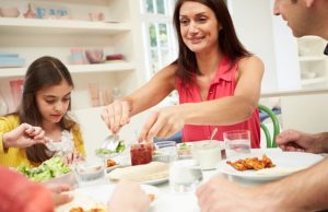 El 70% de los argentinos come en familia Revista Selecciones