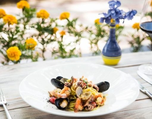 Ensalada de pasta con frutos de mar