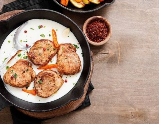 Medallones de cerdo con manzanas, mostaza y sidra