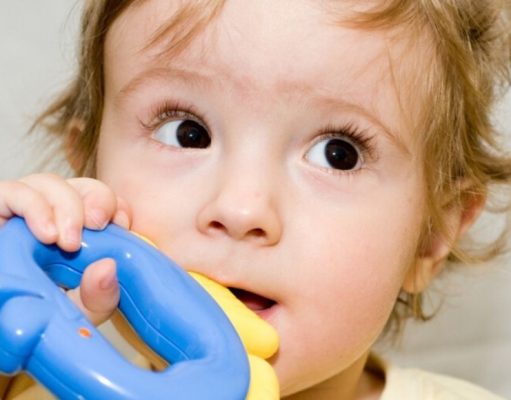 ¿Qué hacer cuando a un bebé le duelen los dientes?