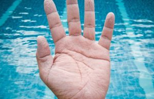 ¿Por qué nos arrugamos en el agua? Revista Selecciones