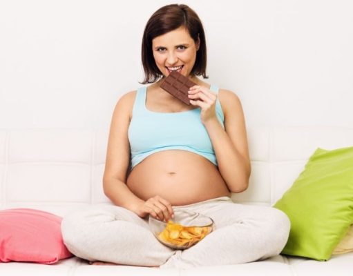 ¿Por qué las embarazadas tienen antojos de comidas raras?