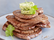 Prepará Bifes de chorizo con salsa tropical