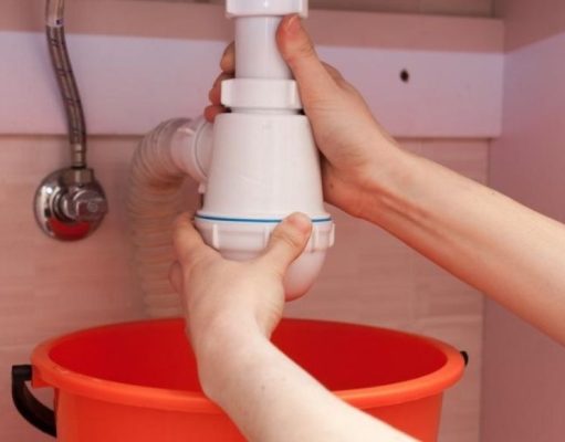 ¿Qué hacer si se tapa la cañería de la cocina?