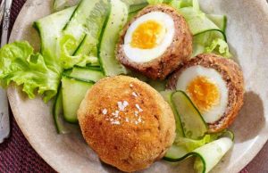 Receta fácil de huevos envueltos en carne picada Sabor de Casa