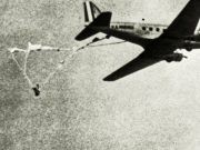 Así salvaron a este soldado de un salto defectuoso en paracaídas