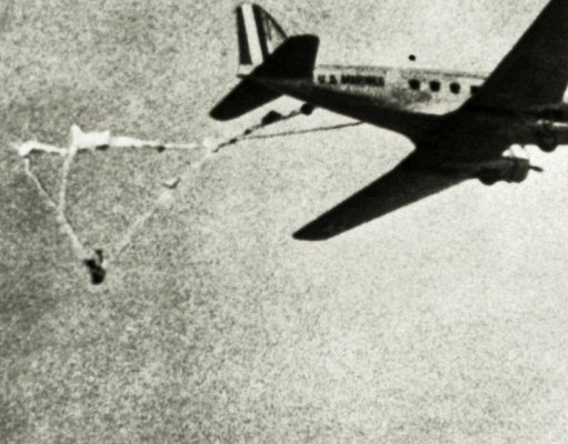 Así salvaron a este soldado de un salto defectuoso en paracaídas