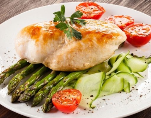 Salteado de pollo con espárragos