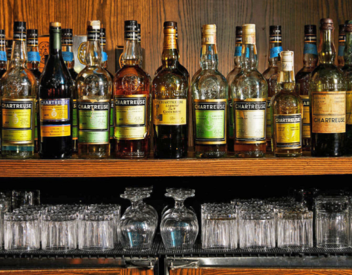 Solo dos monjes conocen la receta de un elixir ancestral