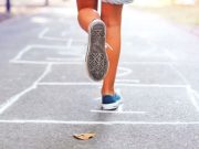 Un clásico para volver en la vereda: ¡jugar a la rayuela!