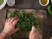 Un toque en sus comidas que ayuda a la digestión: el cilantro