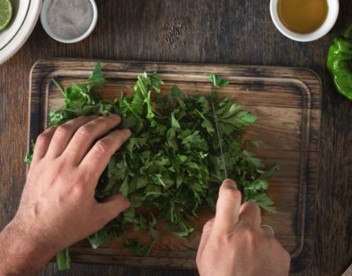 Un toque en sus comidas que ayuda a la digestión: el cilantro