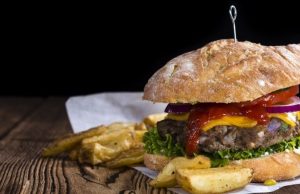 Reversionando clásicos: hamburguesa asiática Revista Selecciones