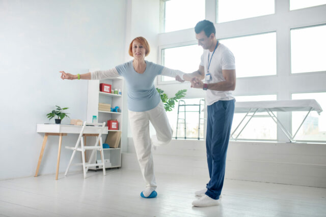 Mujer en equilibrio